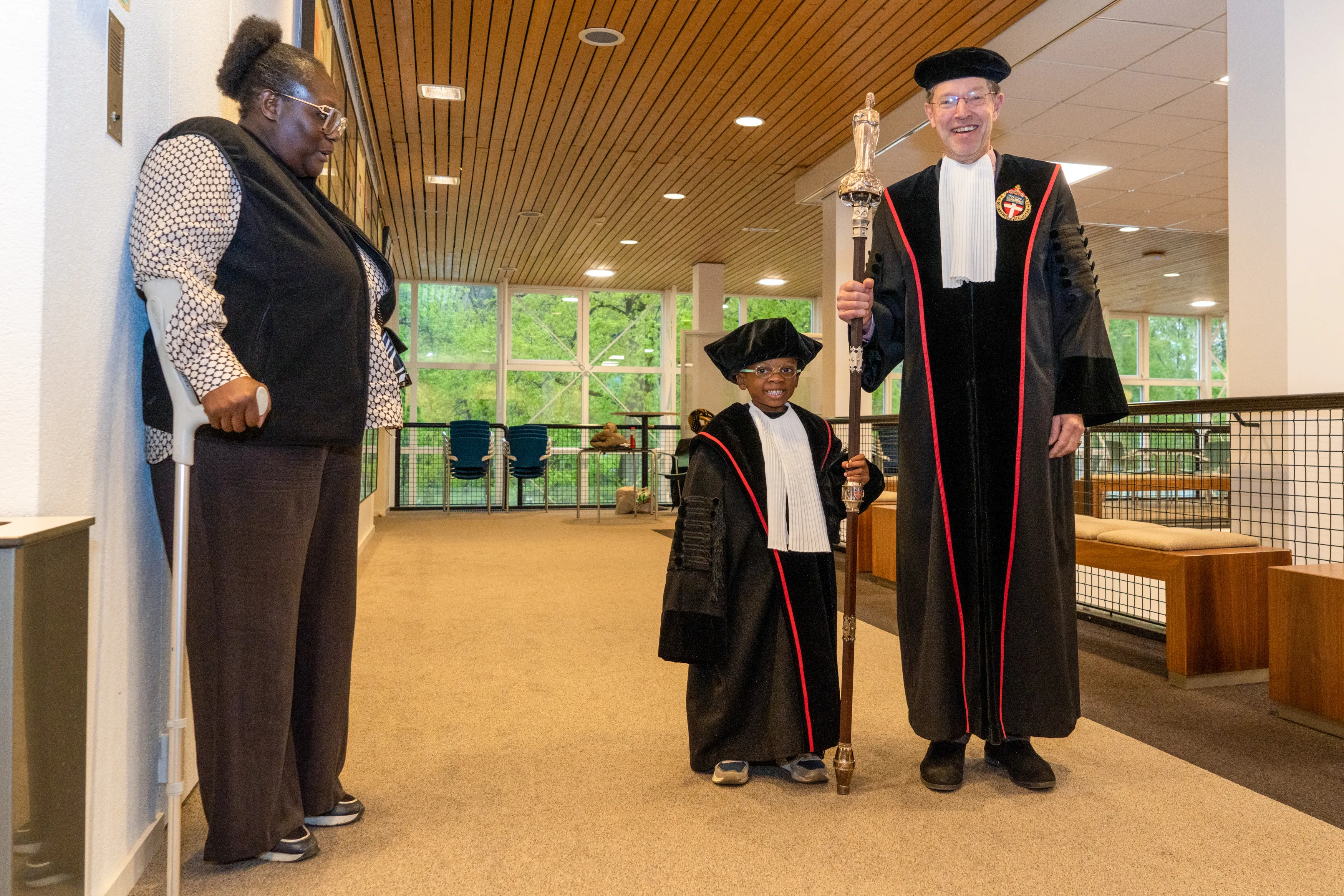 Klein kind aanwezig bij de promotie van een ouder aan de Radboud Universiteit